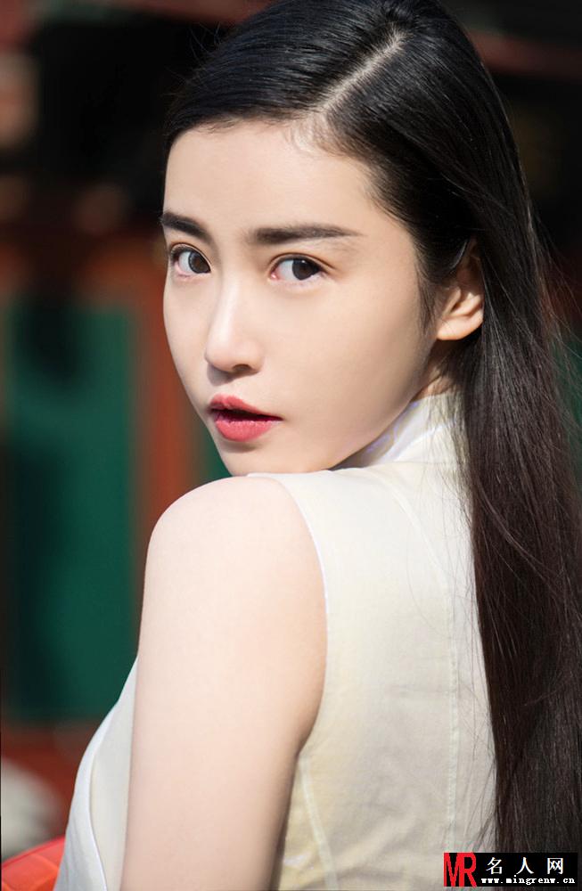 张辛苑初春时尚街拍 网友疑问“仙女范靠不靠得住？“(1)
