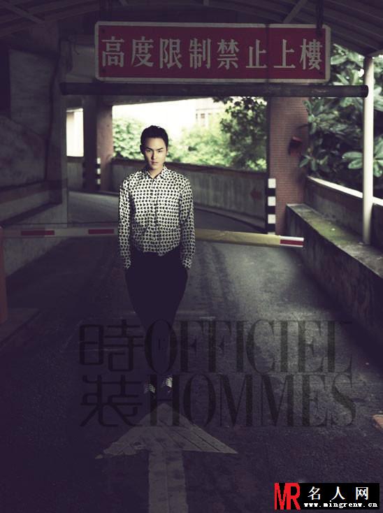 阮经天帅气自然流露 拍《时装》时尚大片写真(1)