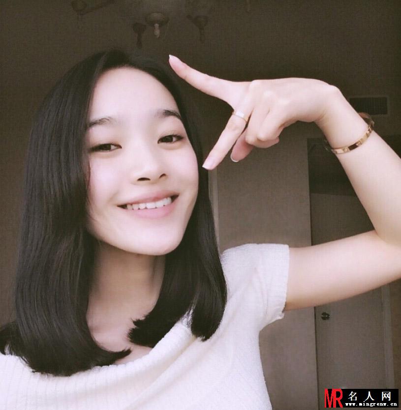 张一山女友私房照曝光 靓丽可人获赞(1)