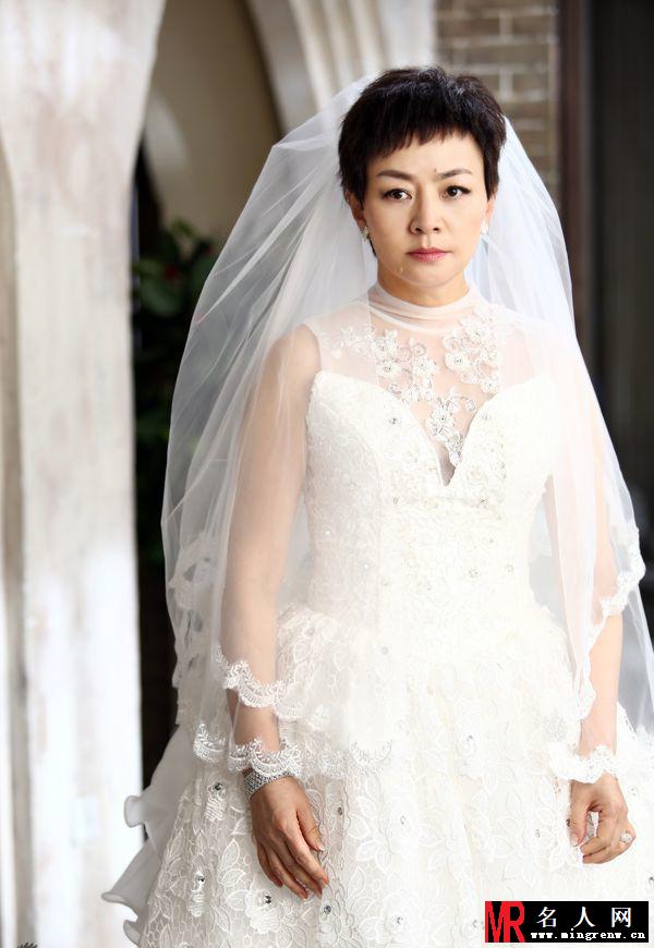 幸福请你等等我剧照 宋丹丹披婚纱显娇羞(1)