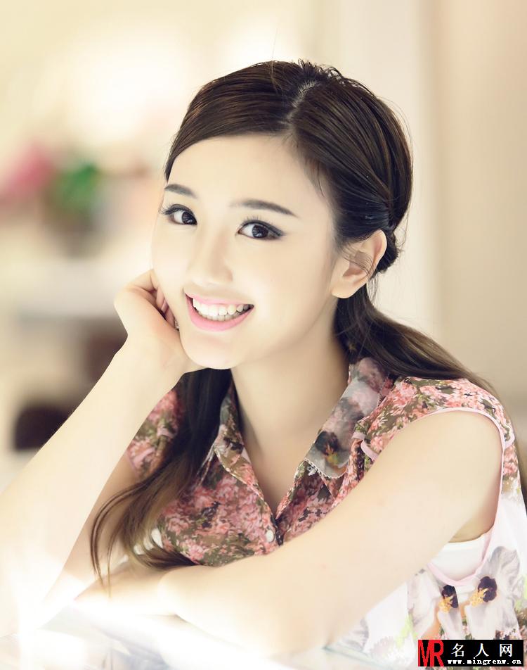 毛晓彤甜美写真 笑容灿烂婉约可人(1)