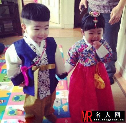 韩国喜感正太妹妹曝光 兄妹合影激萌(1)