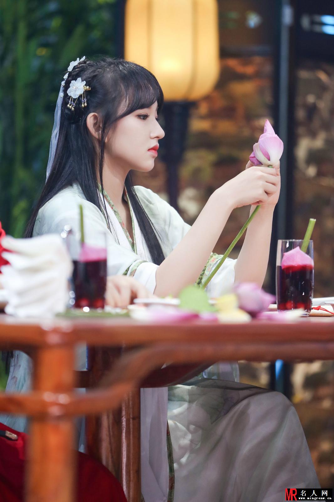 程潇《天天向上》吊环舞首秀 唯美动人如梦如幻(1)
