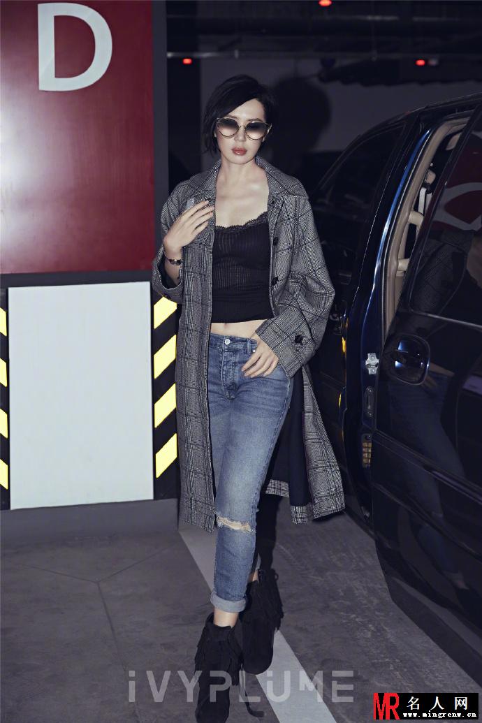 余男时髦街拍曝光 性感着装演绎女性穿搭魅力(1)