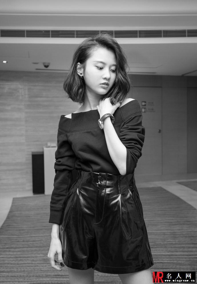 张慧雯时尚大片 凌乱短发眼神妩媚(1)