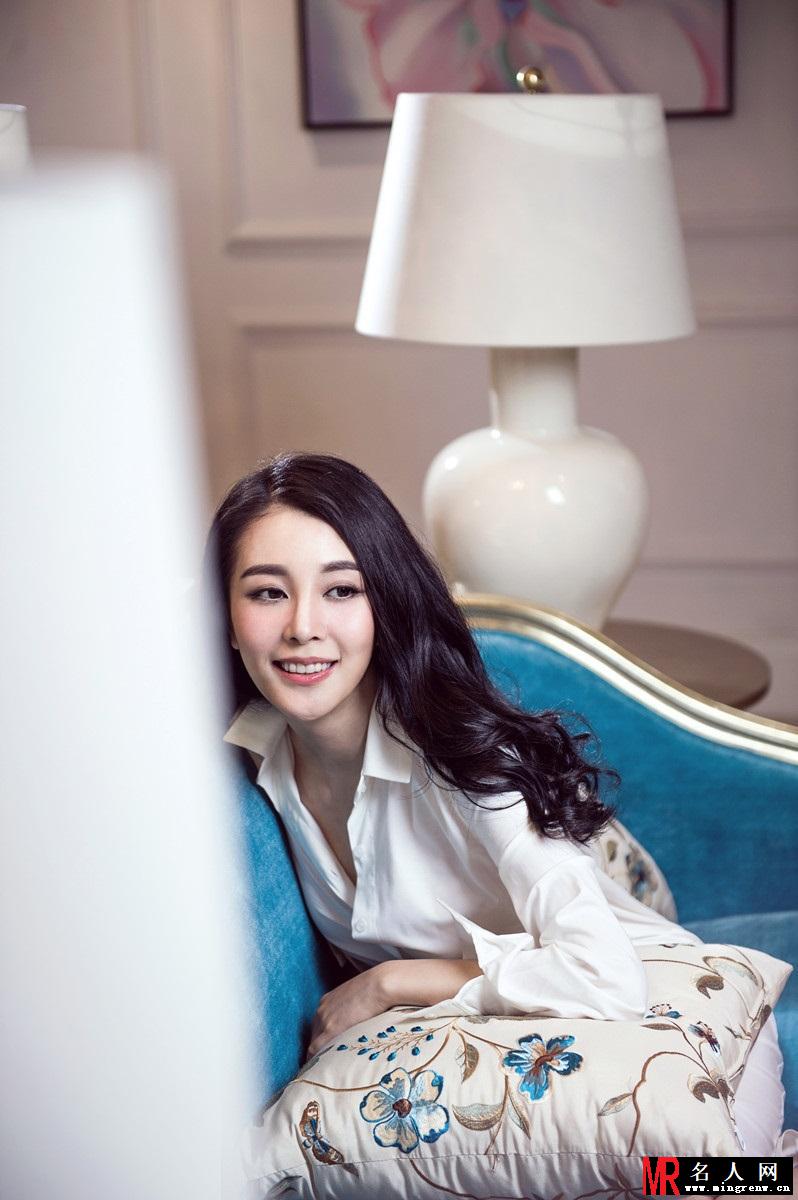 刘雨鑫最新居家性感写真 尽显温婉恬静(1)