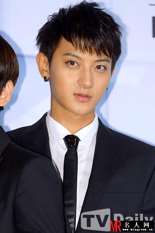 2014年8月EXO帅气现身902014发布会现场粉丝尖叫不停黄子韬图片(1)