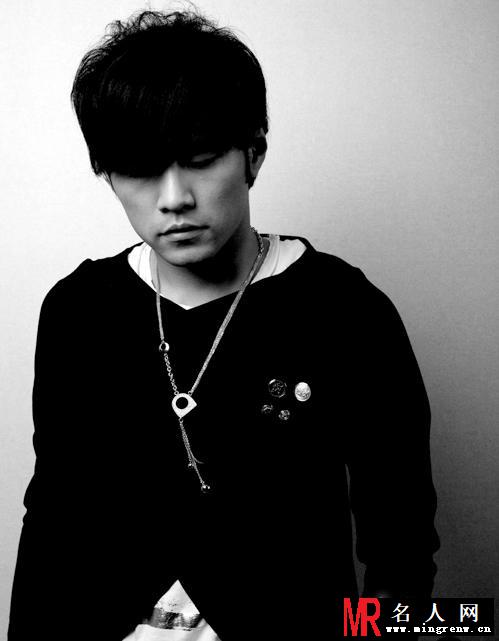 周杰伦时尚黑白写真大片 演绎忧郁的王子(1)