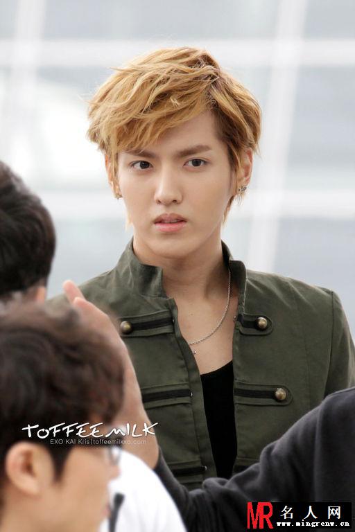 2012年9月EXO现身机场时尚造型如走秀吴亦凡图片合集(1)