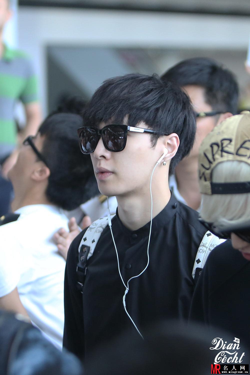 EXO张艺兴2014年6月香港飞韩国潮范十足(1)