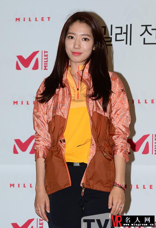 朴信惠领衔韩国电视剧女神 甜美亮相活动(1)