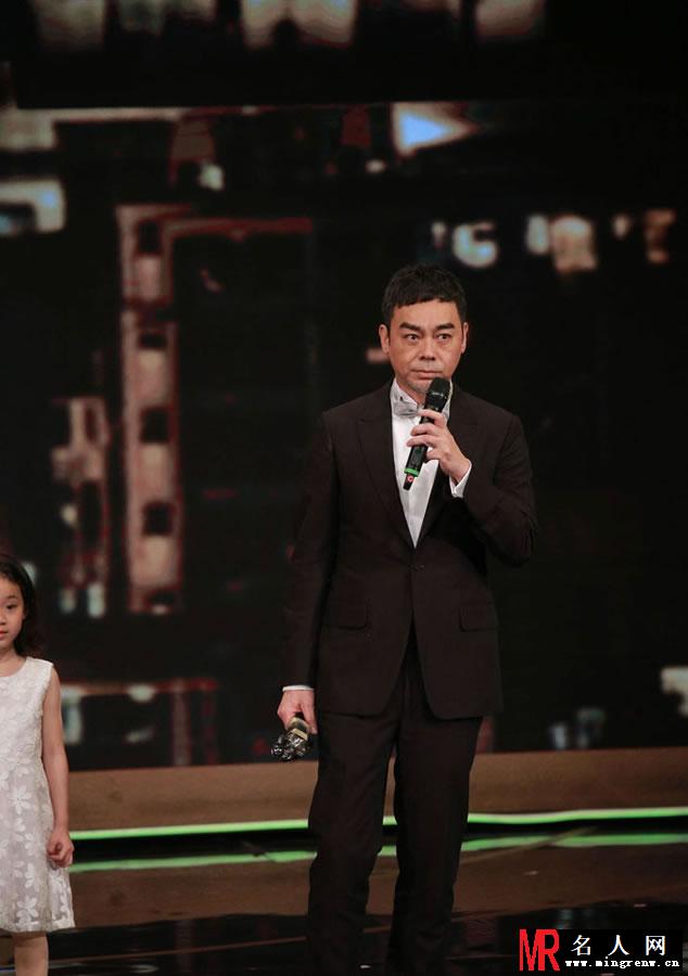 刘青云时隔8年再获影帝 与赵薇亲密合影(1)