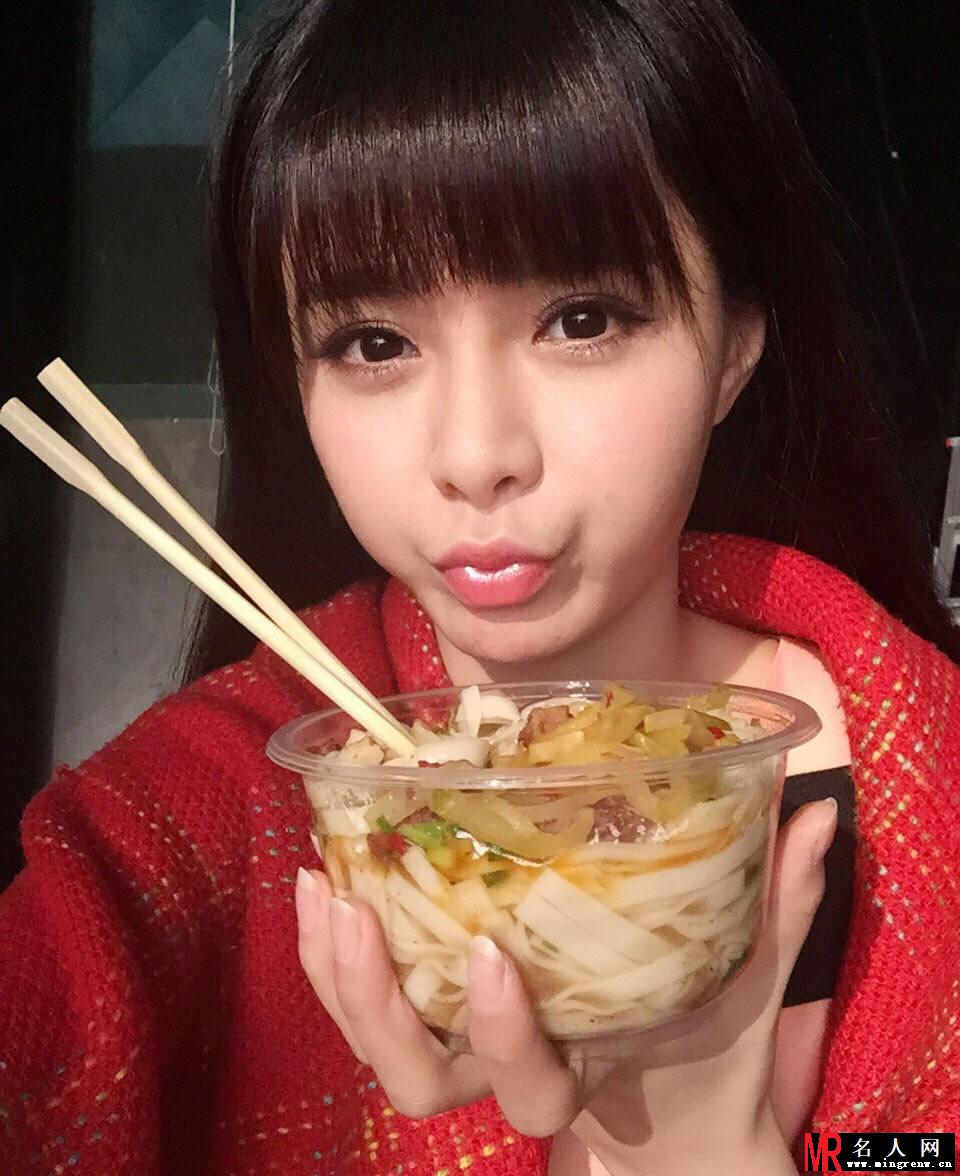 沈梦辰整容后星途畅通 美艳生活照曝光(1)