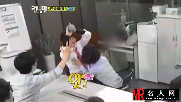 《running man》宋智孝袭胸门图片(1)