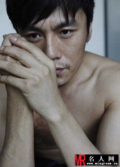 秦昊半裸写真曝光 沉稳内敛尽展熟男魅力(1)