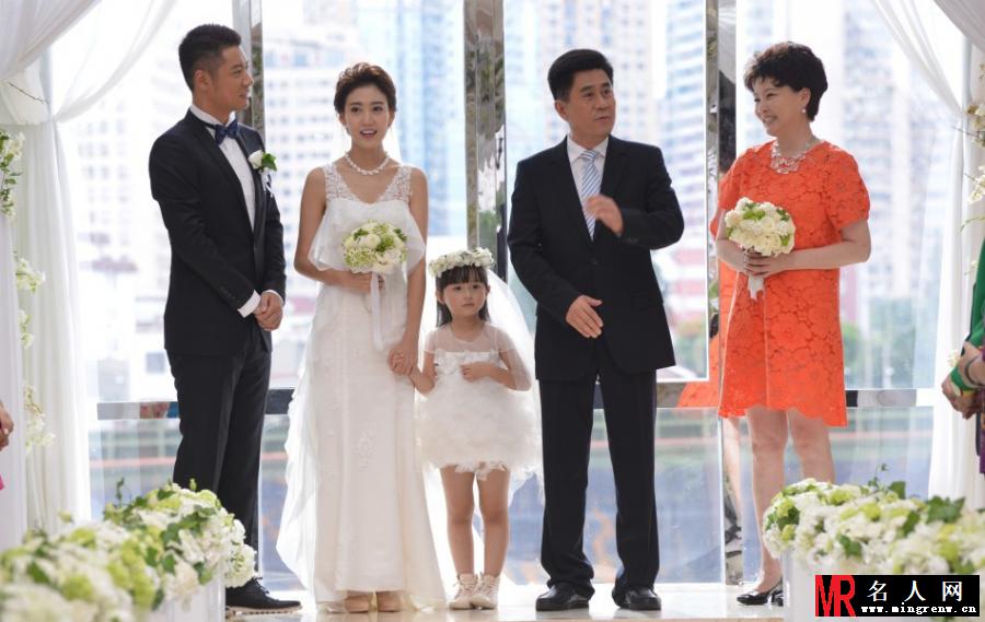 小爸妈首曝剧照 任重高露饰演夫妻(1)