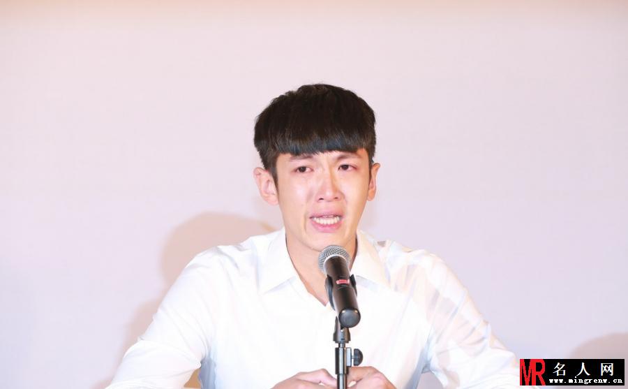 直击柯震东记者发布会 痛哭流涕直认错(1)