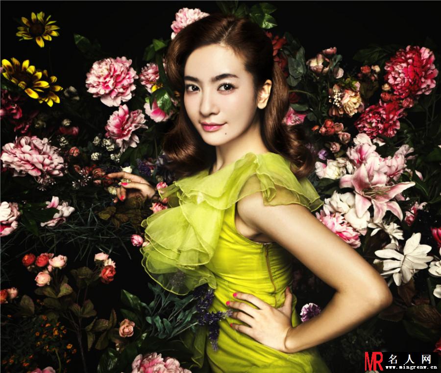 李晟华丽写真 置身花海明艳动人(1)