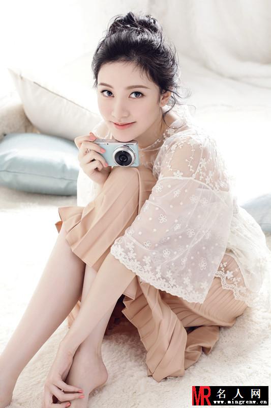 崔心心甜美写真 妆容清新宛若春风(1)