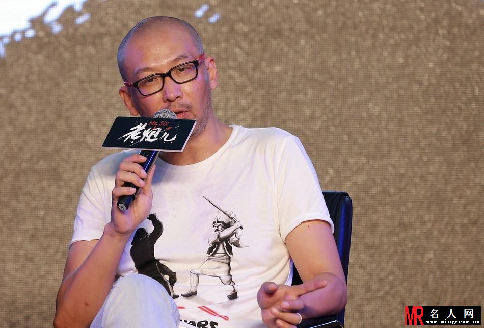 《老炮儿》发布会 冯小刚鞠躬吴亦凡(1)