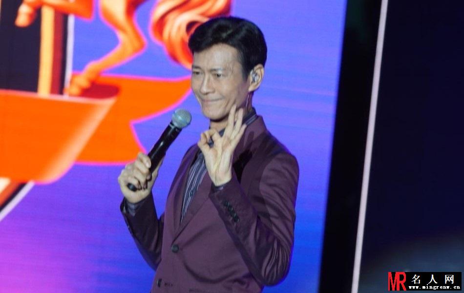 68岁郑少秋唱成名作《天大地大》 满脸皱纹显老态(1)