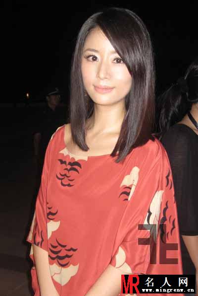 《功夫盛典》红地毯林心如长发秀美小露香肩(1)
