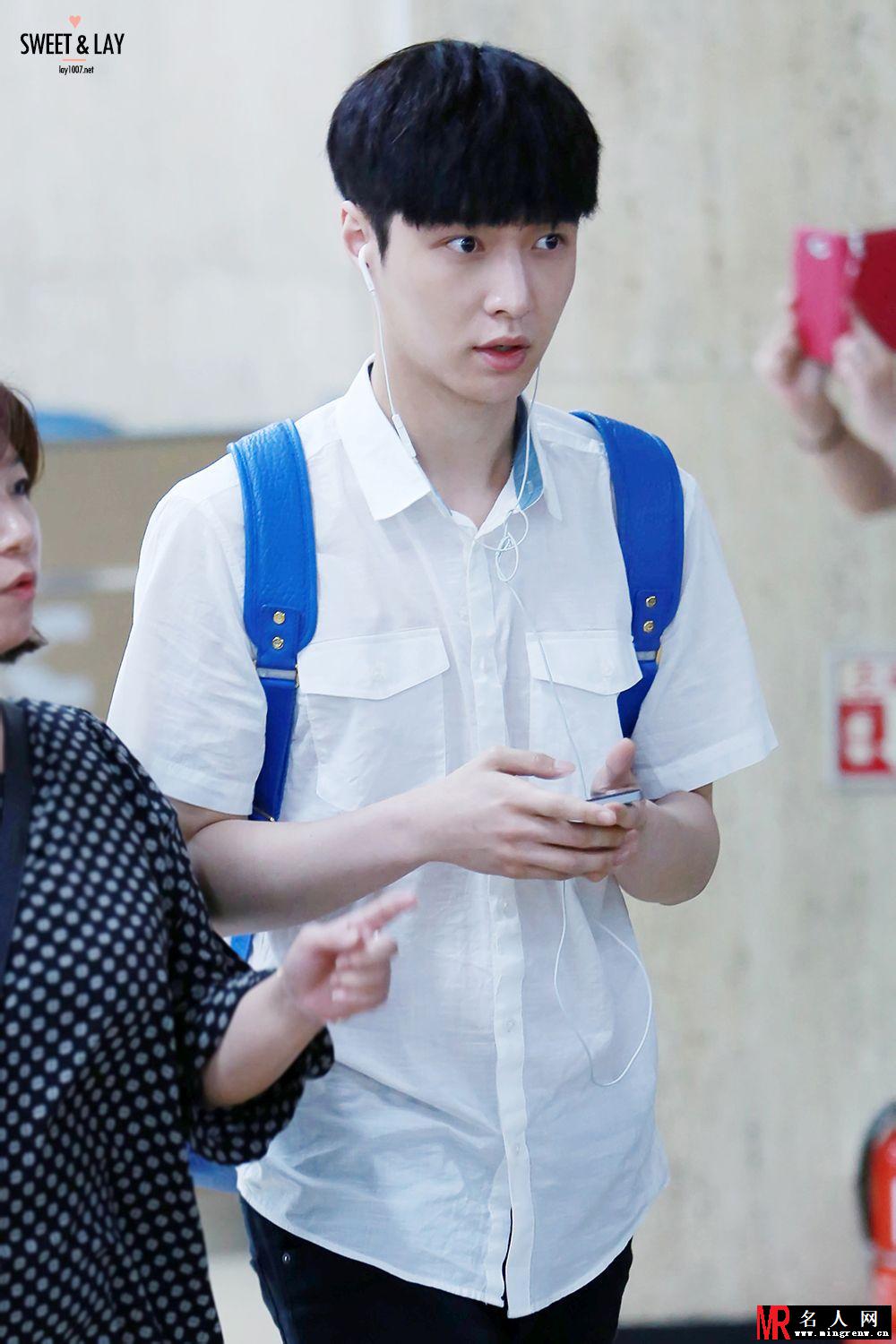 EXO张艺兴2014年6月学生装现身首都机场颜值逆天(1)