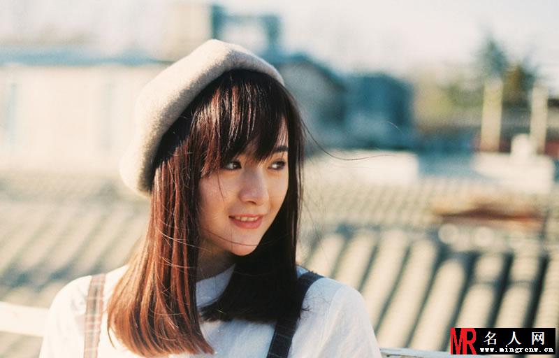 李依纯清纯素颜写真 获封最美校花(1)