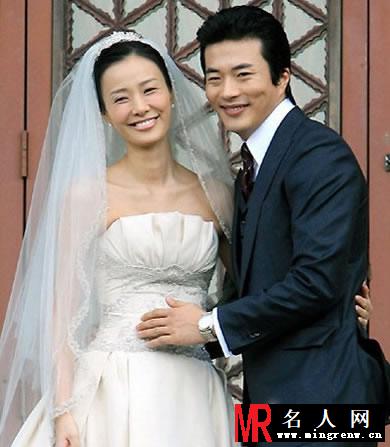 权相佑妻子孙泰英亮相 孕肚明显满脸幸福(1)