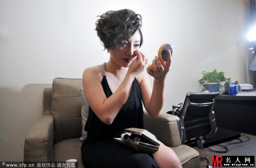 前超女王梓整容后首次露面 浓妆艳抹酷似大妈(1)