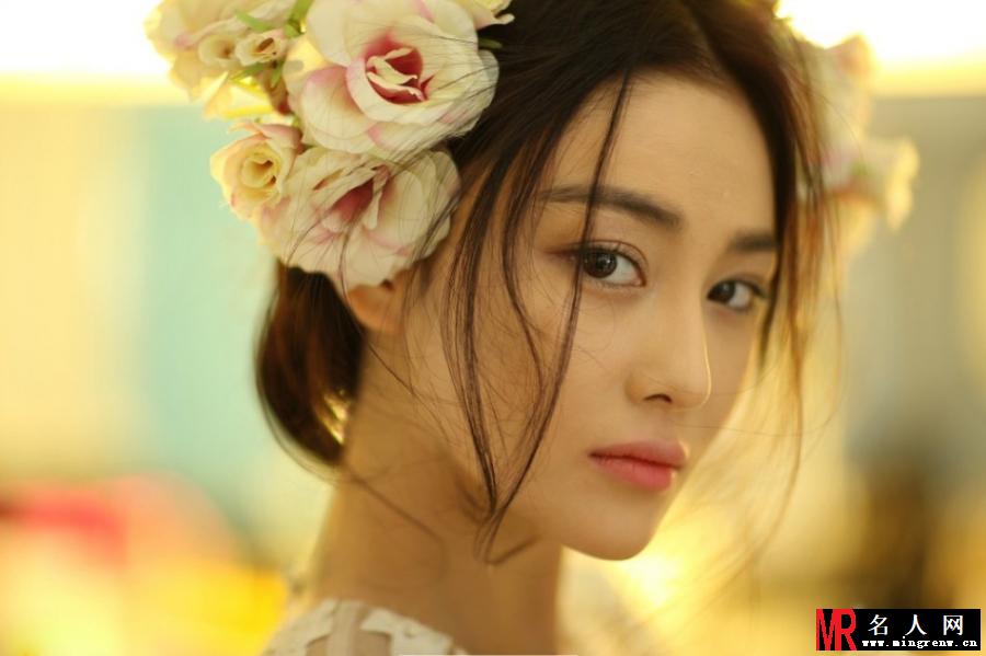 张馨予浪漫写真 化身美艳花仙子(1)