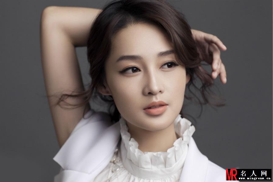 李沁自然脱俗白色系气质写真曝光(1)