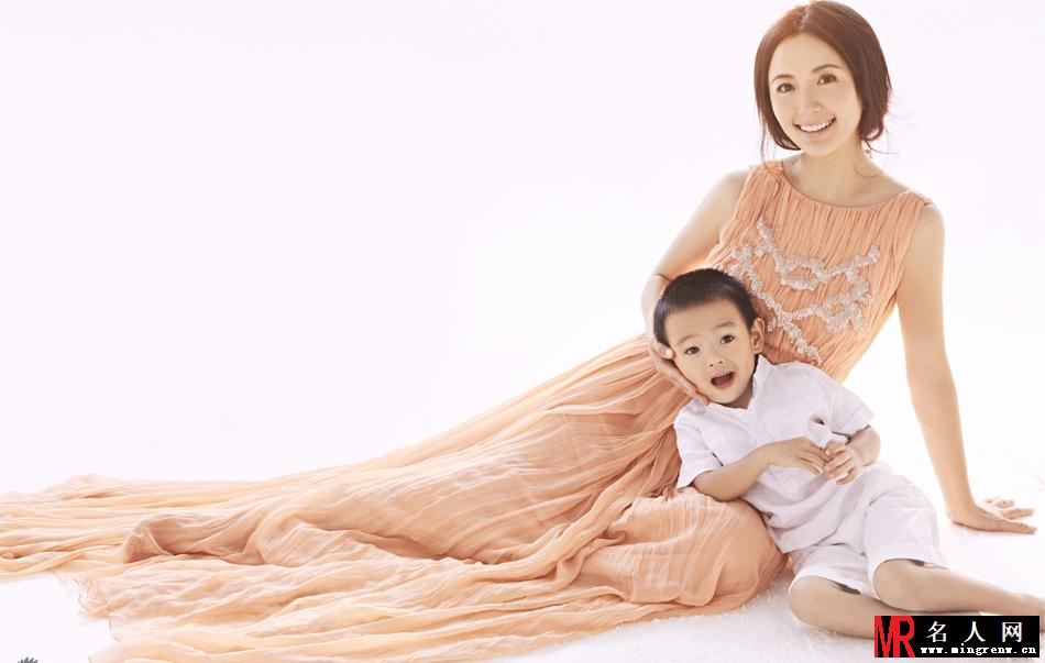 杨童舒亲子写真 浪漫长裙依旧辣妈(1)