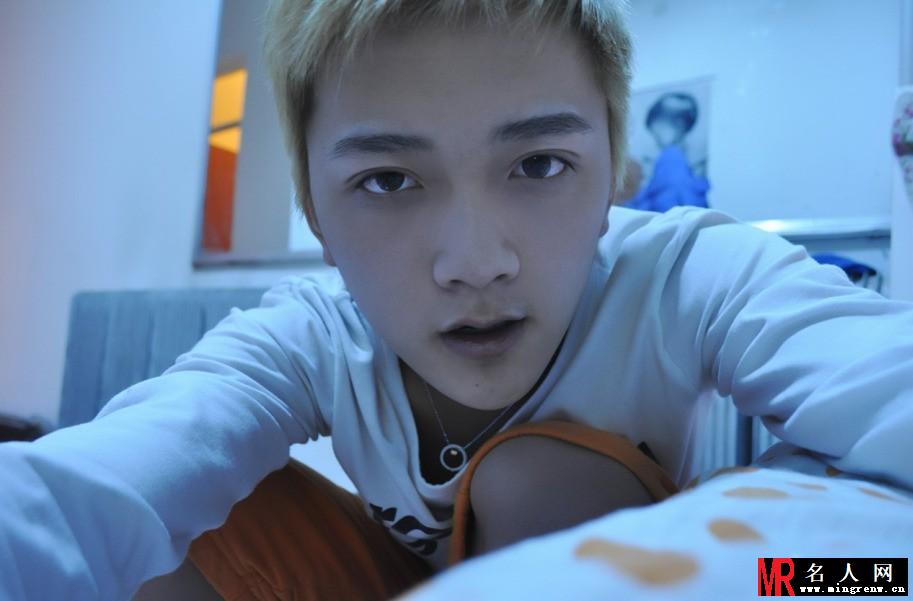 昔日快男金朴俊与同性男友曝清新写真(1)