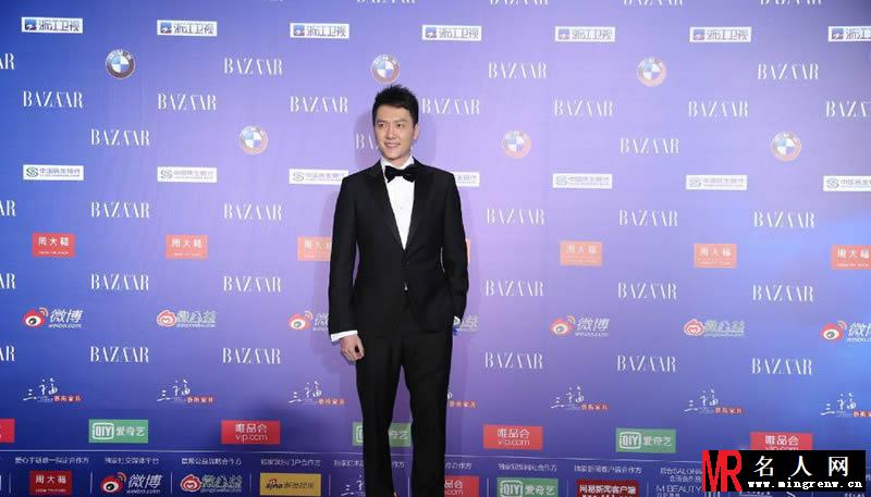 2014年芭莎明星慈善夜 冯绍峰帅气黑礼服登场(1)