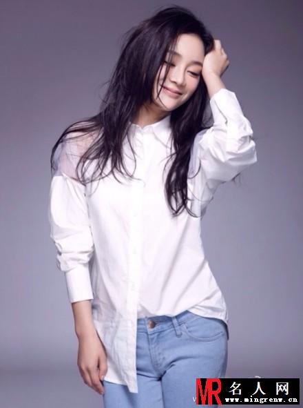 袁姗姗私服笑搭 衬衣牛仔笑容纯真(1)