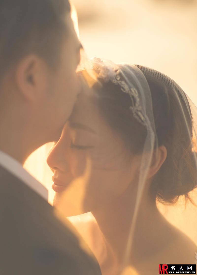 邓家佳婚纱照曝光 笑容灿烂恋情甜蜜(1)