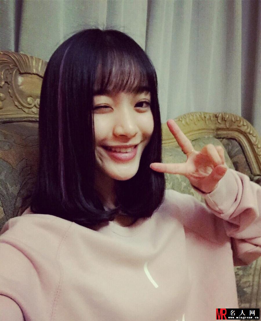张一山女友私房照曝光 靓丽可人获赞(1)