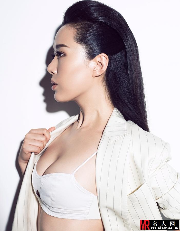 颜丹晨最新性感写真 大秀豪乳展魅惑(1)