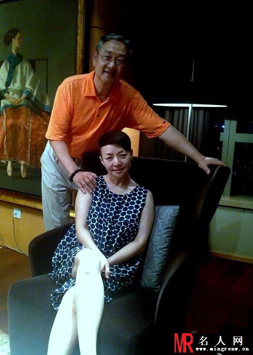 宋丹丹秀恩爱晒旧照 小鸟依人尽显小女人(1)