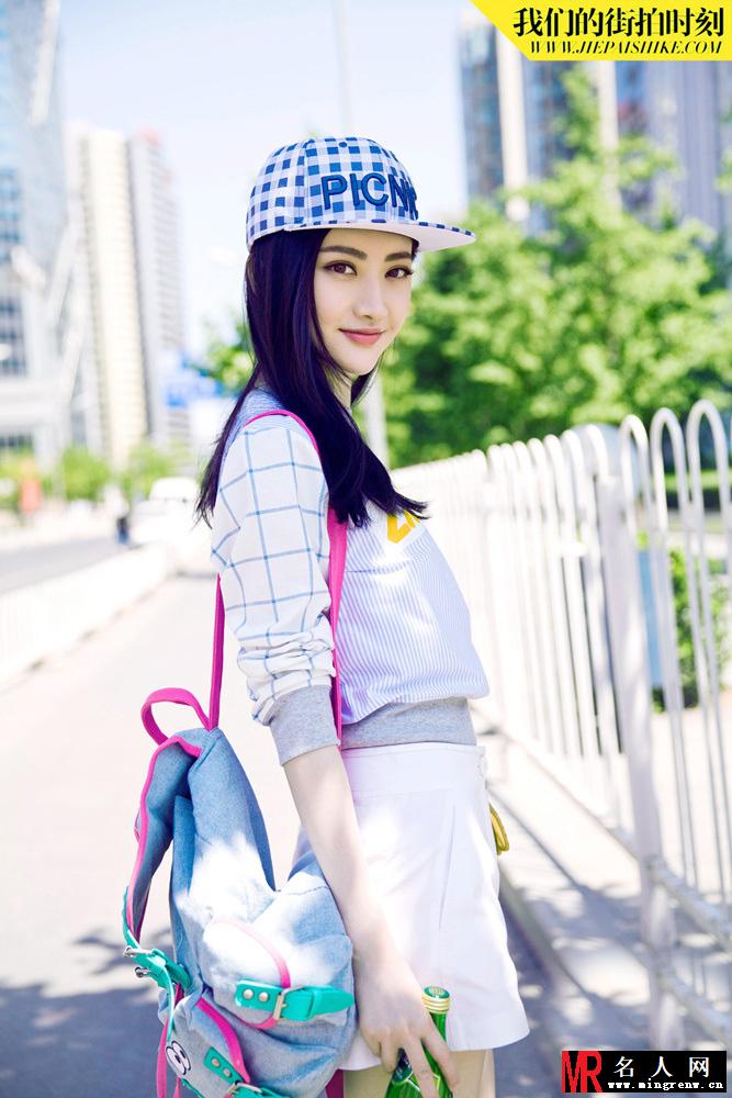 景甜夏日街拍曝光 棒球衫秀性感美腿(1)