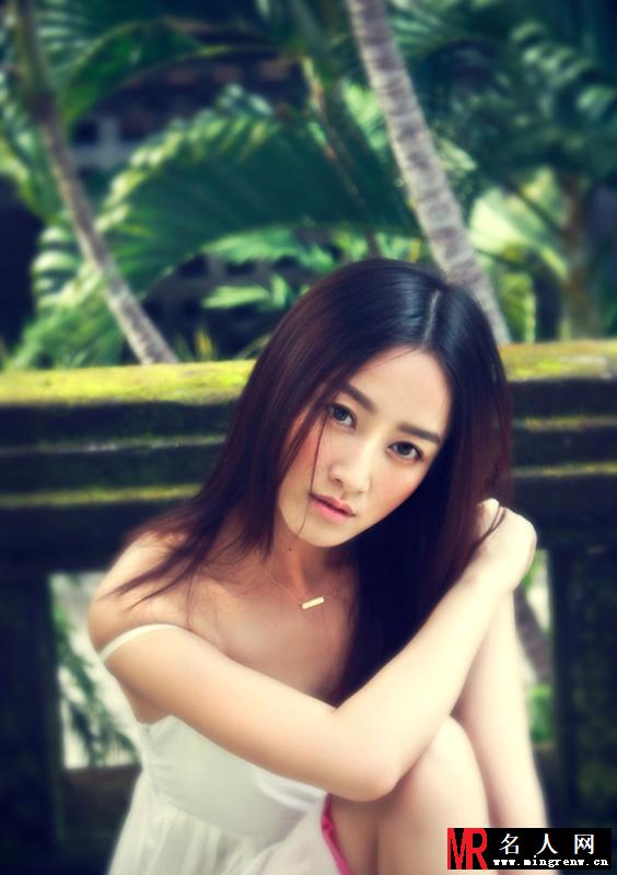 赵子琪炫彩霓虹写真 展独特率性之美。(1)