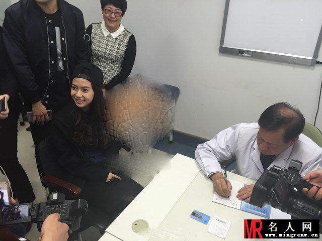 Angelababy面部鉴定:无任何动刀痕迹(1)
