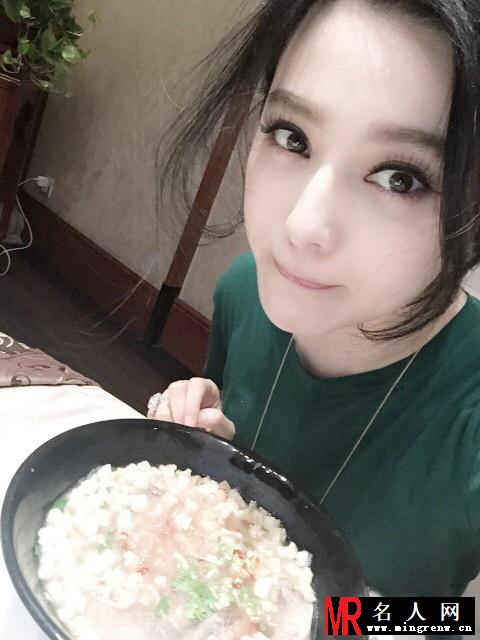 范冰冰晒近照 吃泡馍前和吃泡馍后的变化(1)