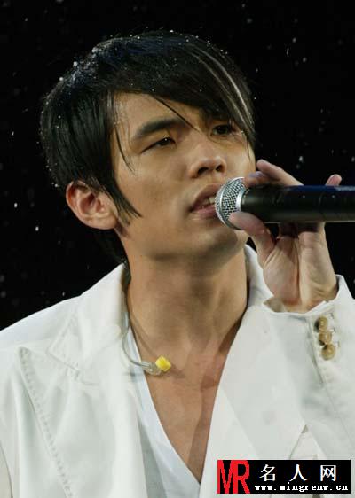 周杰伦2002 THEONE演唱会现场写真(1)