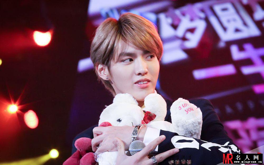 吴亦凡2013年帅气现身上海演唱会卖萌合集(1)