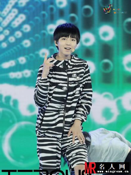 TFBOYS和她们妈妈的甜蜜合影(1)