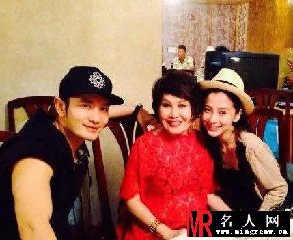 Angelababy黄晓明婚讯爆出炸翻娱乐圈 昔日恩爱瞬间回顾(1)