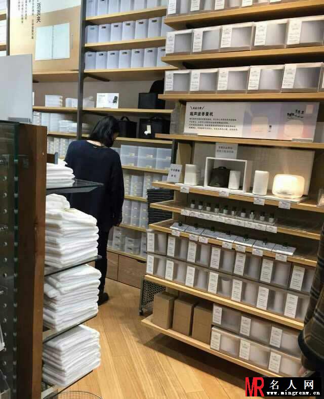 天后王菲又一波生活照 身材纤细毫无孕相(1)