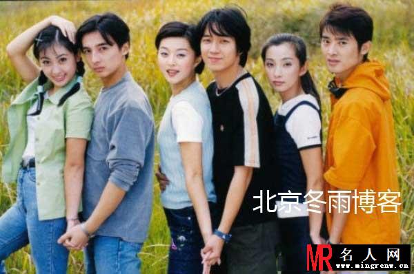 青春一去不复返！范冰冰李冰冰16年前青涩合影照曝光(1)